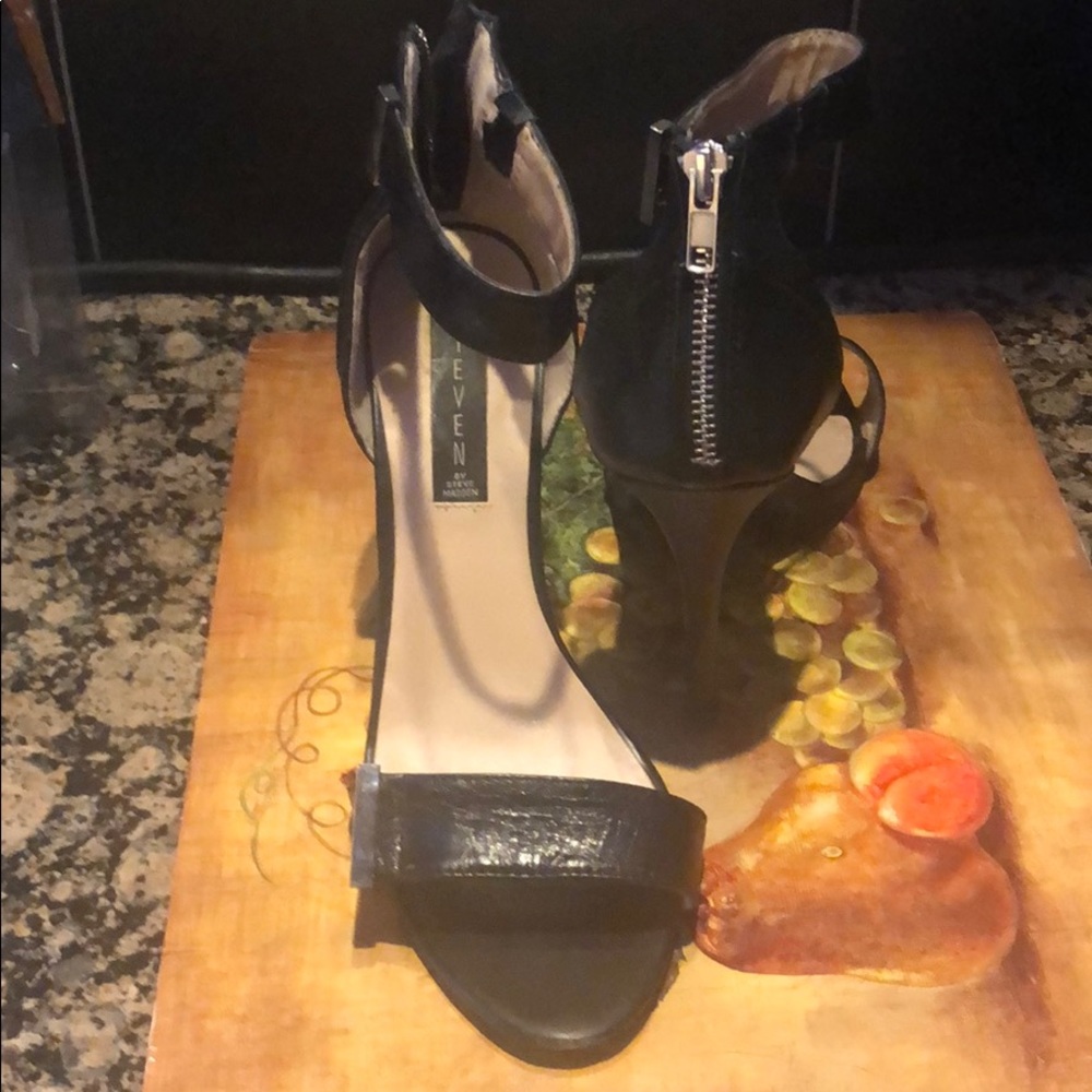 Pair of Steve Madden high heal ladies shoes - Picture 2 of 4